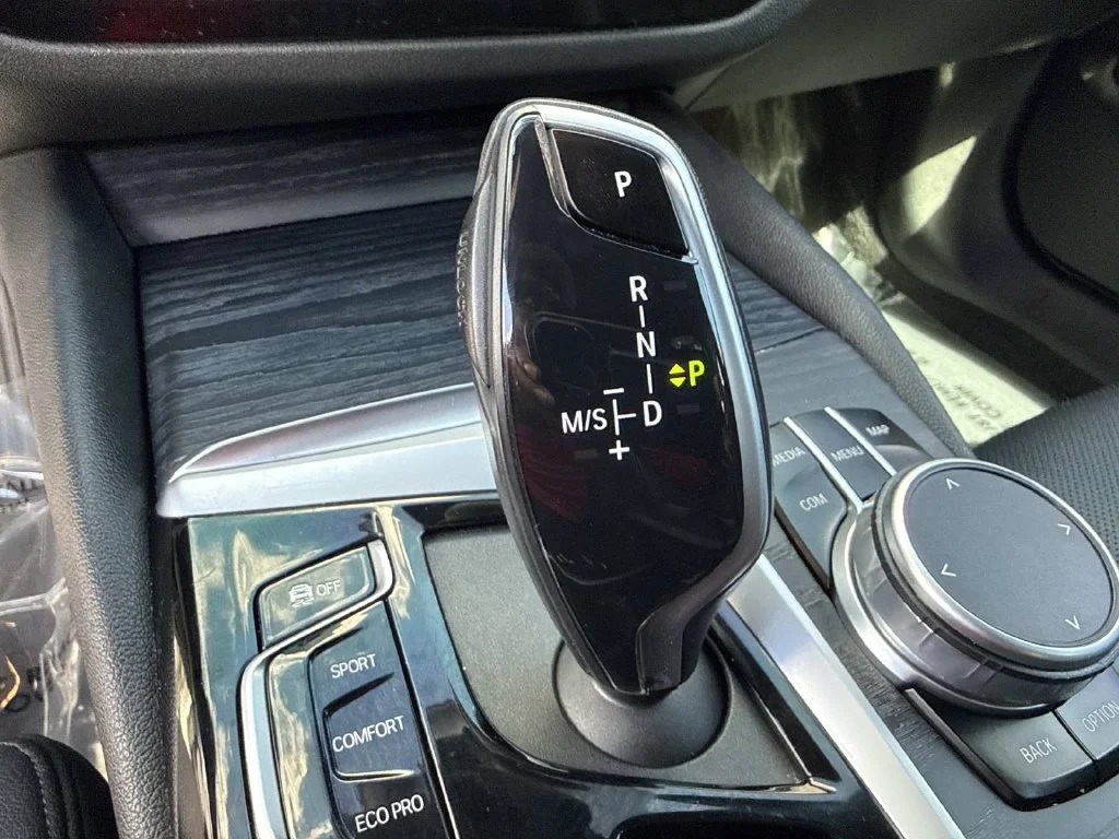 Used 2021 White BMW 530i image 33