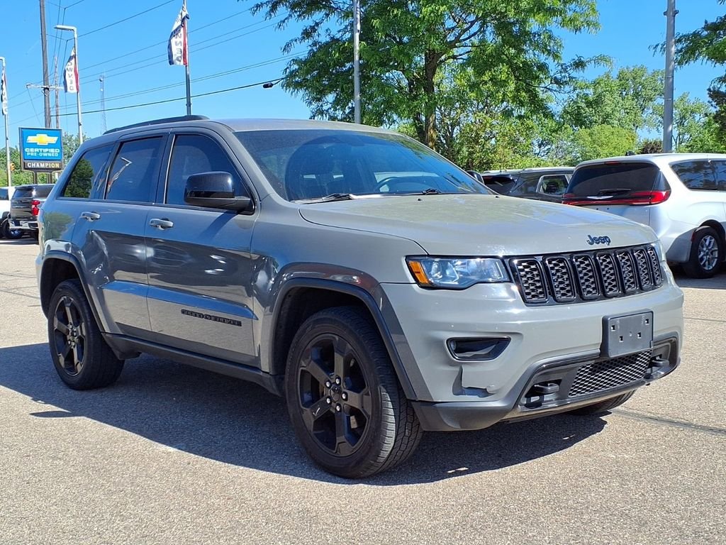 Used 2020 Gray Jeep Laredo image 3