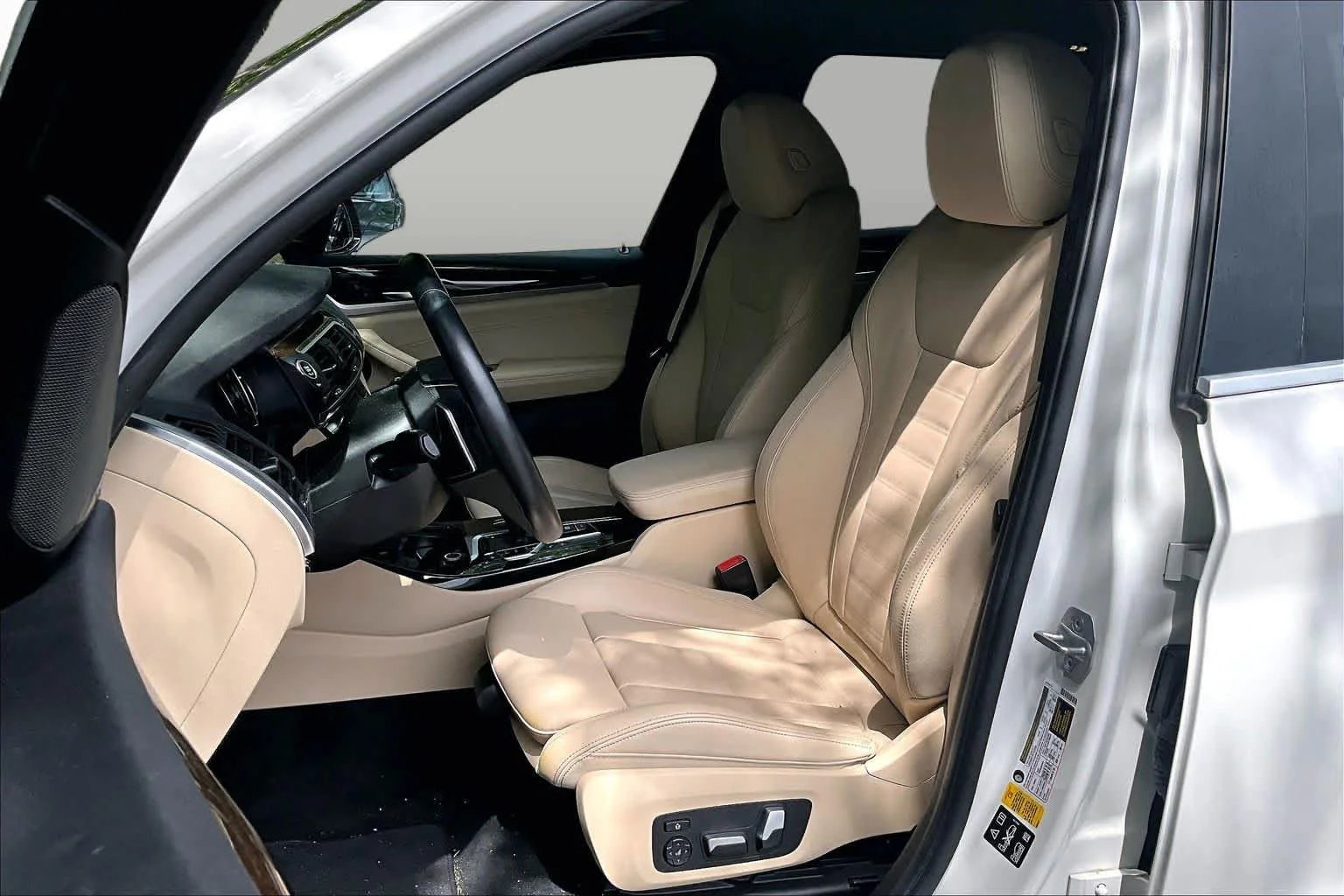 Used 2018 WHITE BMW xDrive30i image 8