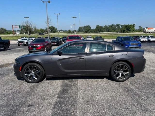 Used 2015 Gray Dodge SE image 2