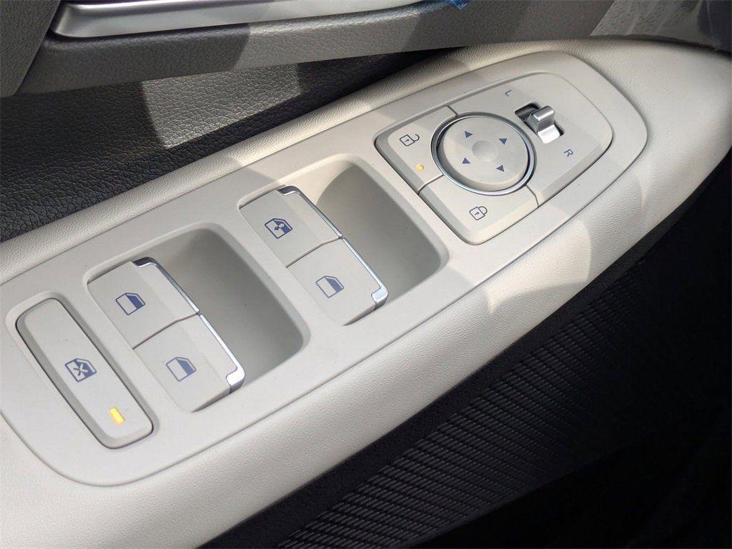 New 2026 White Hyundai SE image 24