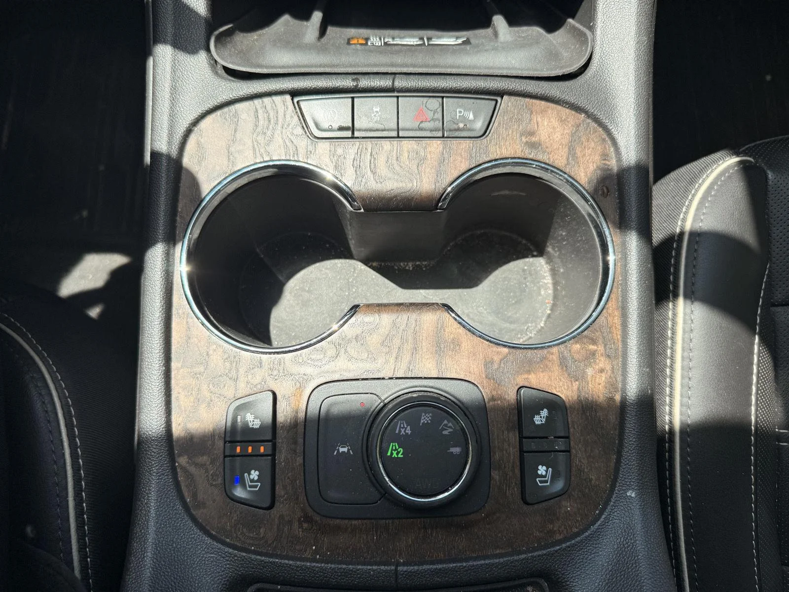 Used 2020 White Frost Tricoat GMC Denali image 21