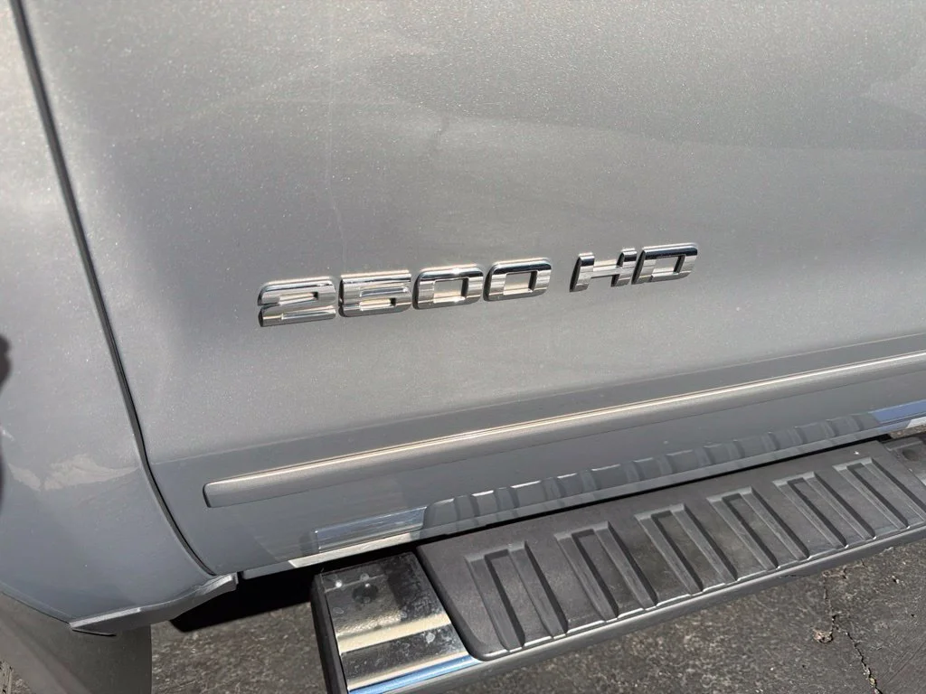 Used 2017 Gray Chevrolet LT image 3