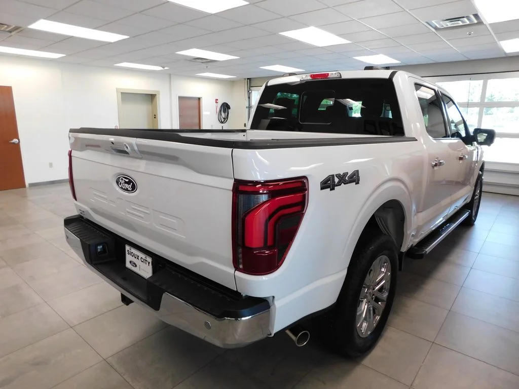 Certified Used 2025 Oxford White Ford Lariat image 4