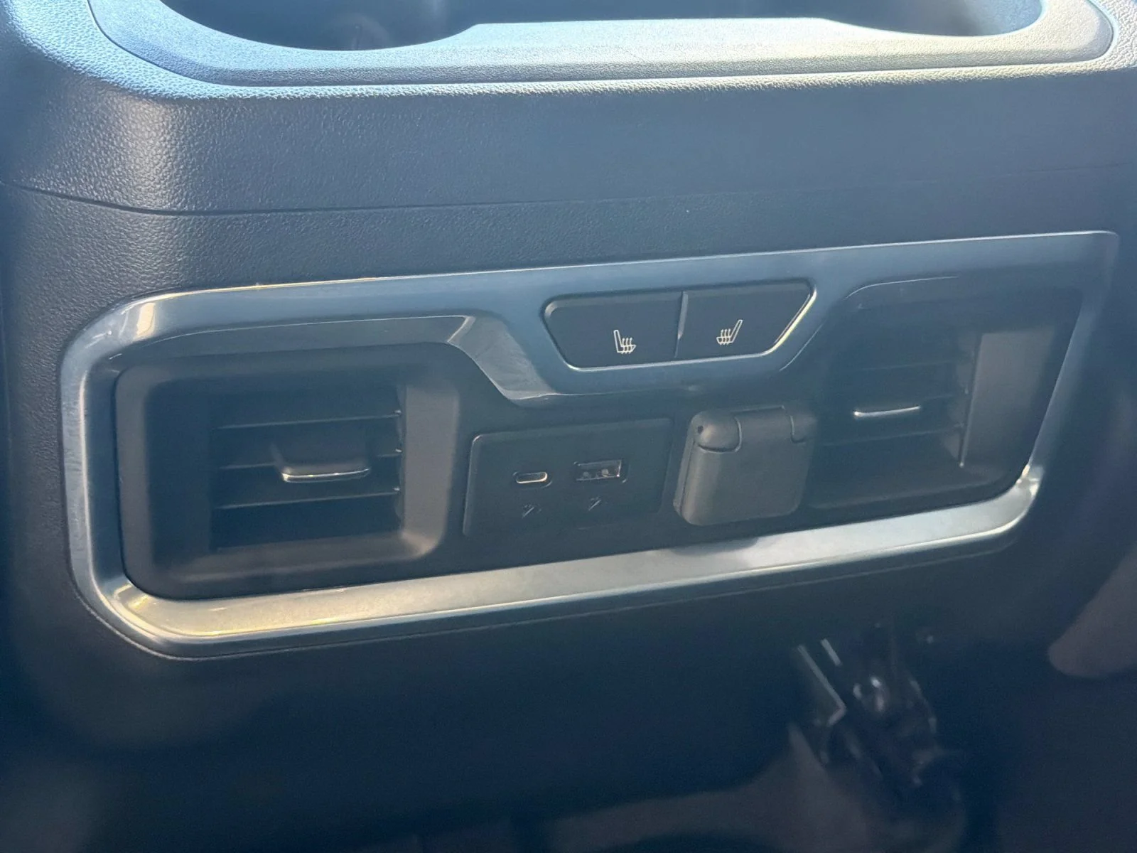 Used 2022 ONYX BLACK GMC AT4 image 32
