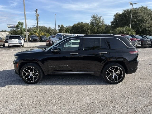 Used 2022 Black Jeep Summit Reserve image 7