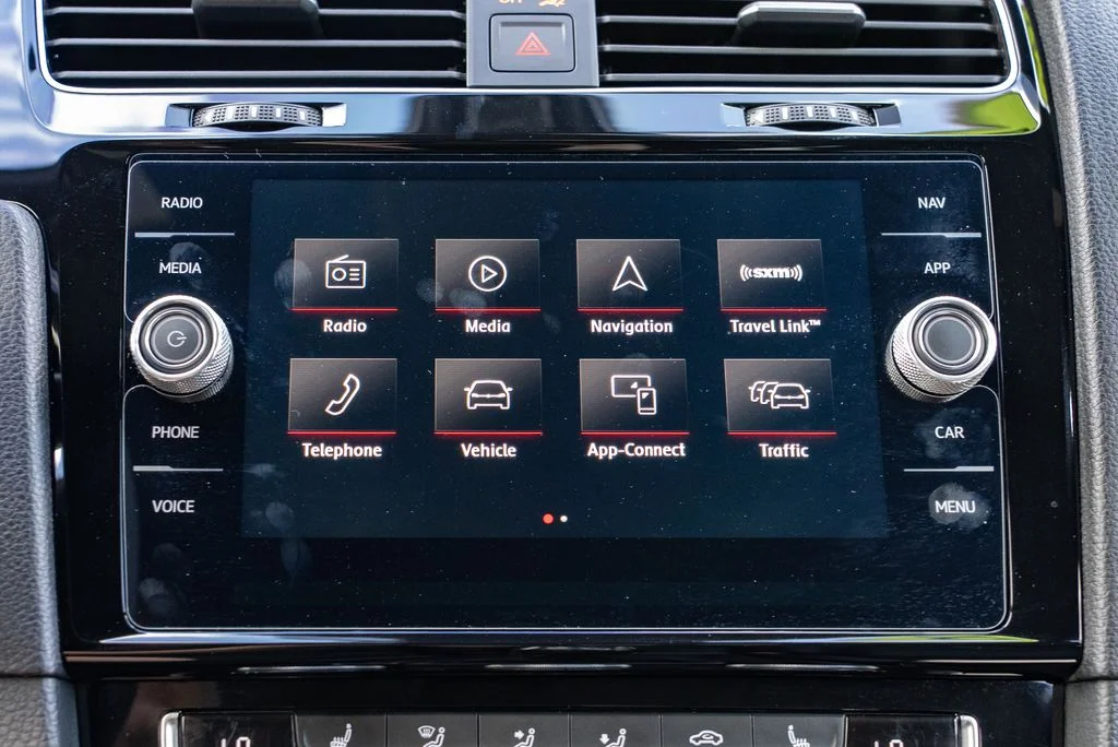 Used 2018 Blue Volkswagen DCC & Navigation 4Motion image 16