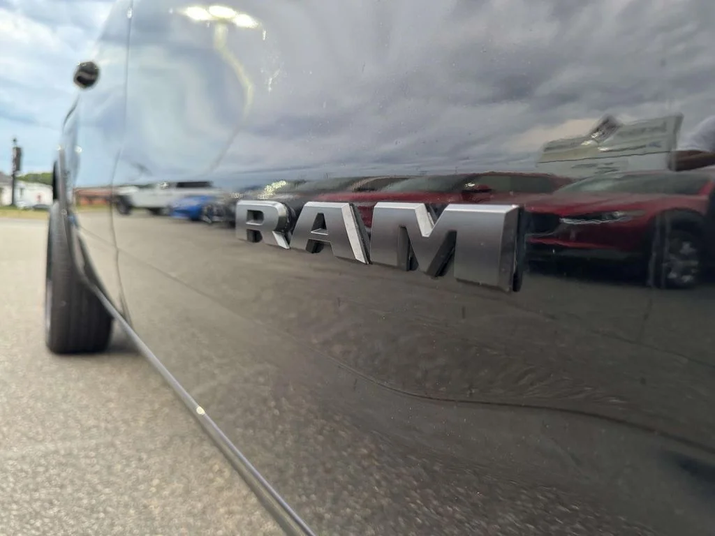 Used 2019 Black Ram Laramie image 16
