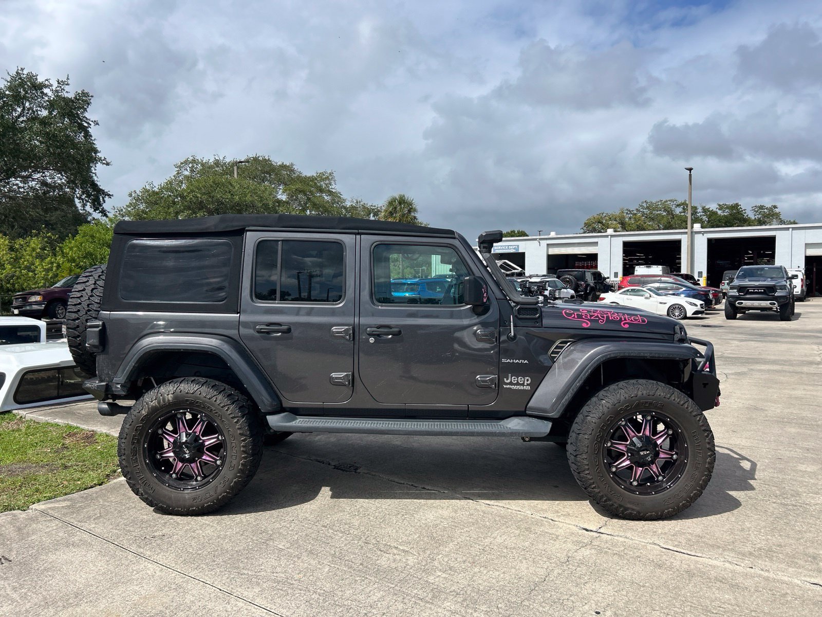 Used 2018 Gray Jeep Unlimited Sahara image 6