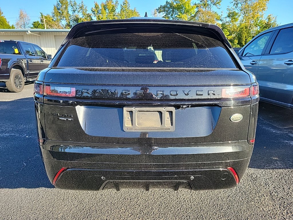 Used 2018  Land Rover SE R-Dynamic image 4