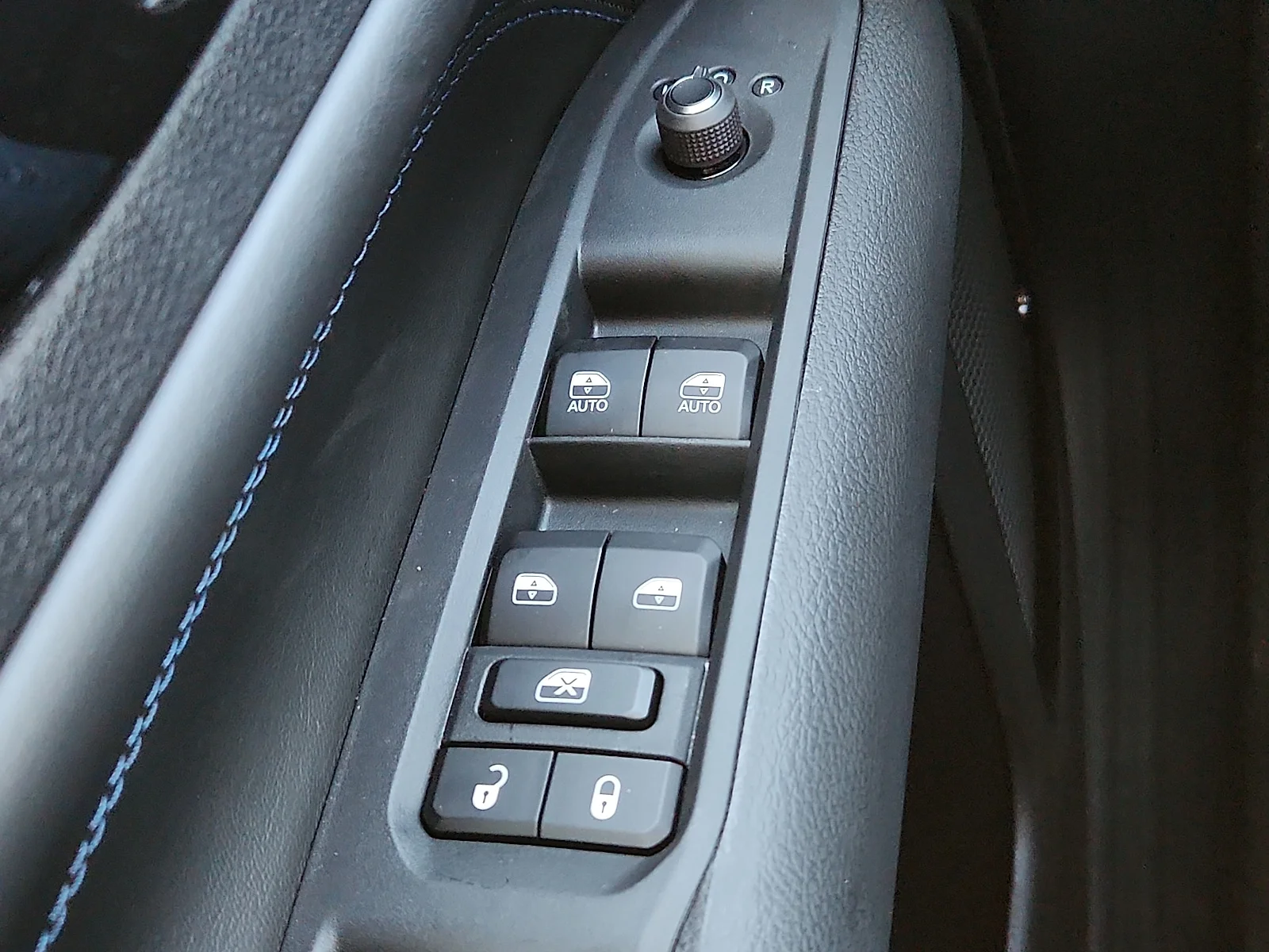 New 2026 PXJ Diamond Bla Jeep LATITUDE ALTITUDE 4X4 image 17