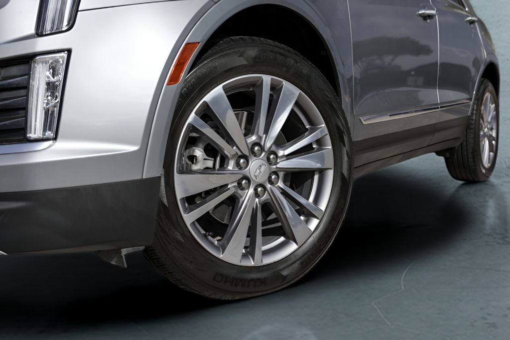 Used 2024 Argent Silver Metallic Cadillac Premium Luxury image 4