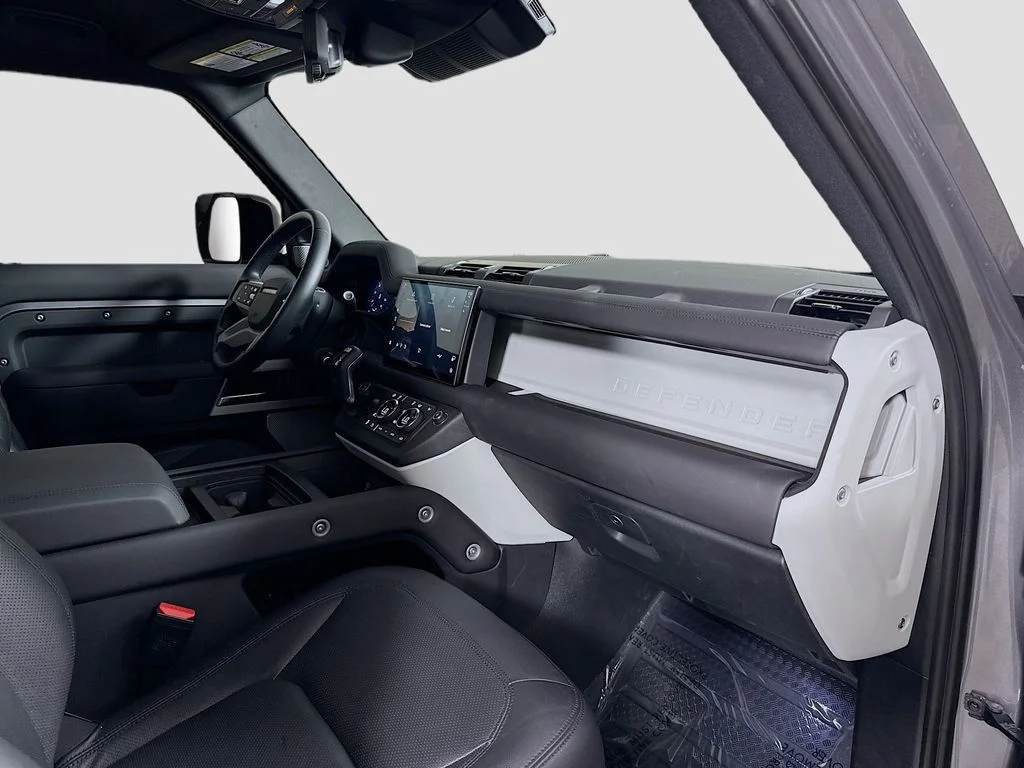 Used 2024 Gray Land Rover S image 31