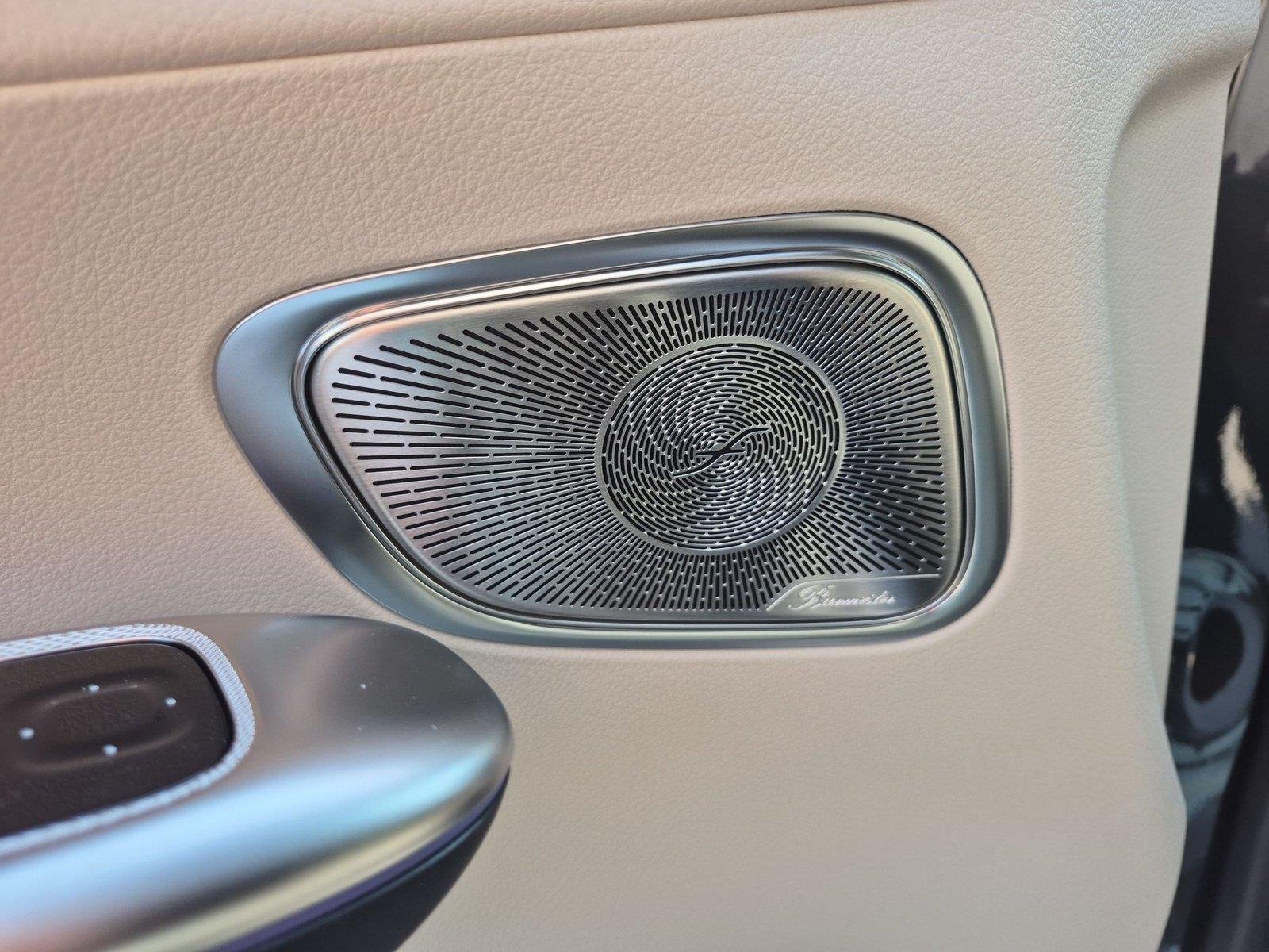 New 2027 Graphite Grey Metallic Mercedes-Benz GLC 300 image 16