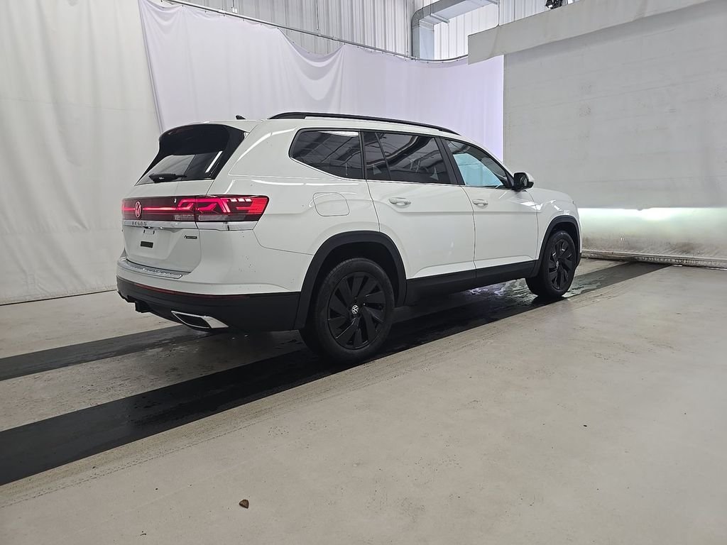 Used 2025 White Volkswagen 2.0T SE w/Technology image 3