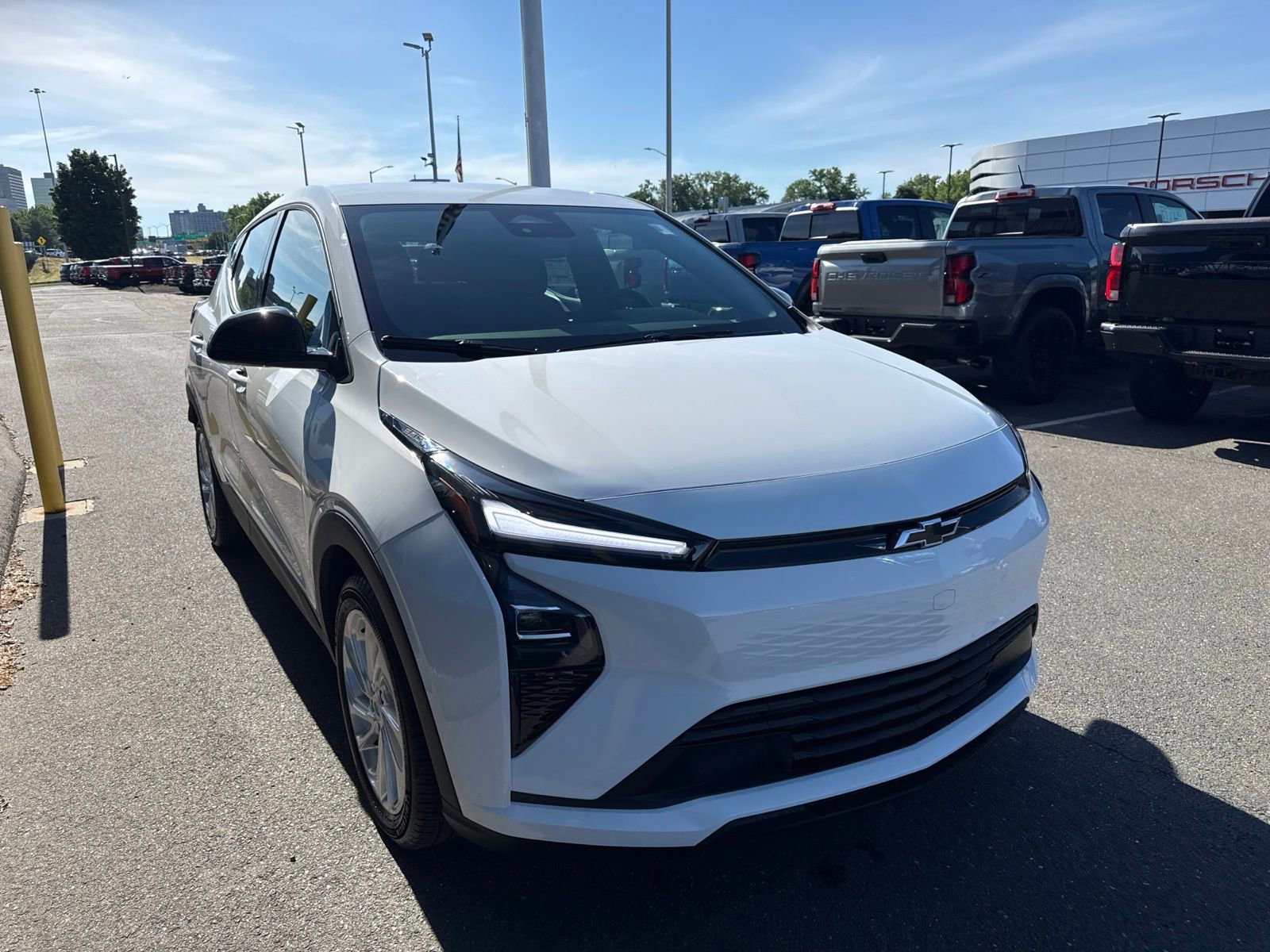 New 2027 Summit White Chevrolet LT image 4
