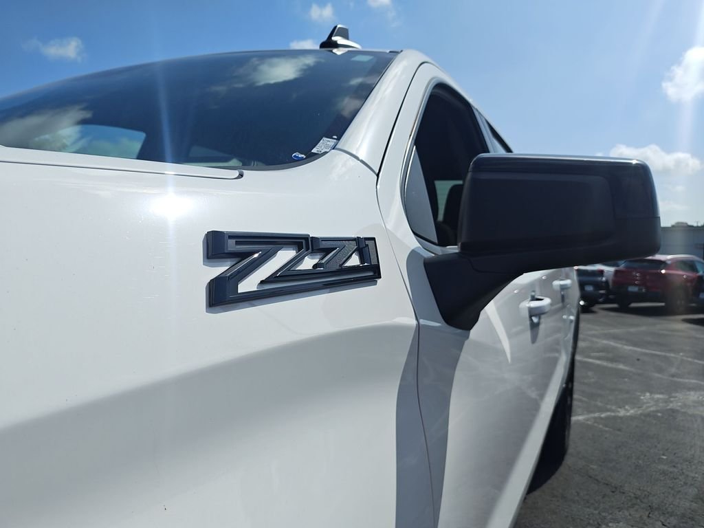 Used 2024 White Chevrolet RST image 27