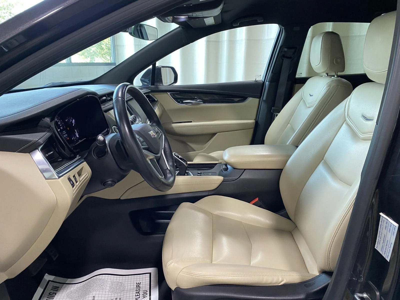 Used 2018 Dark Granite Metallic Cadillac FWD image 16