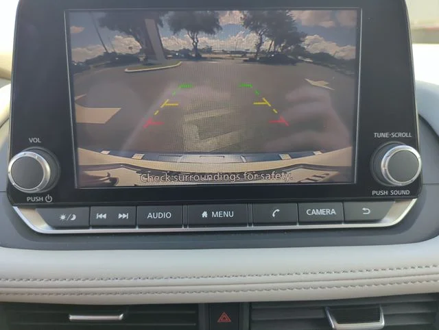 Used 2023 White Nissan SV image 38