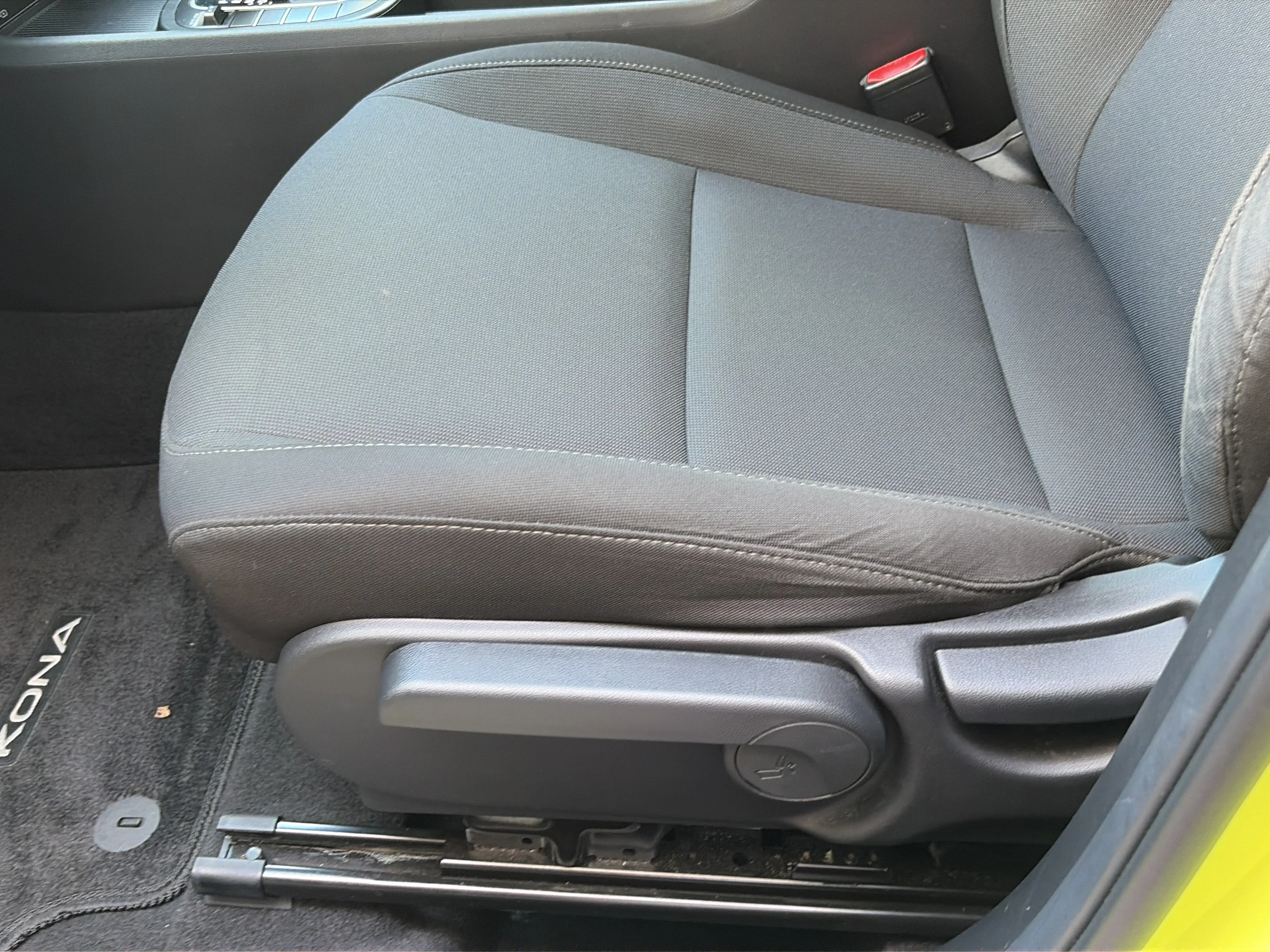 Used 2024 Neoteric Yellow Hyundai SE image 17