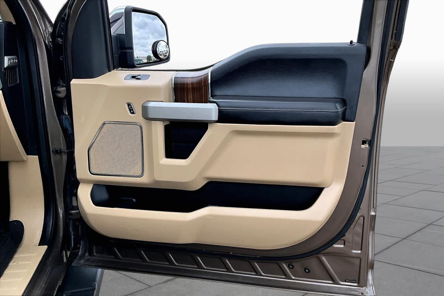 Used 2017 Caribou Metallic Ford Lariat image 22