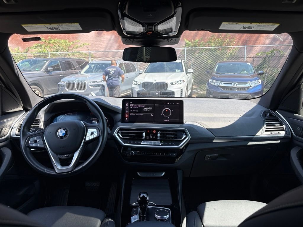 Used 2024 Gray BMW xDrive30i image 11