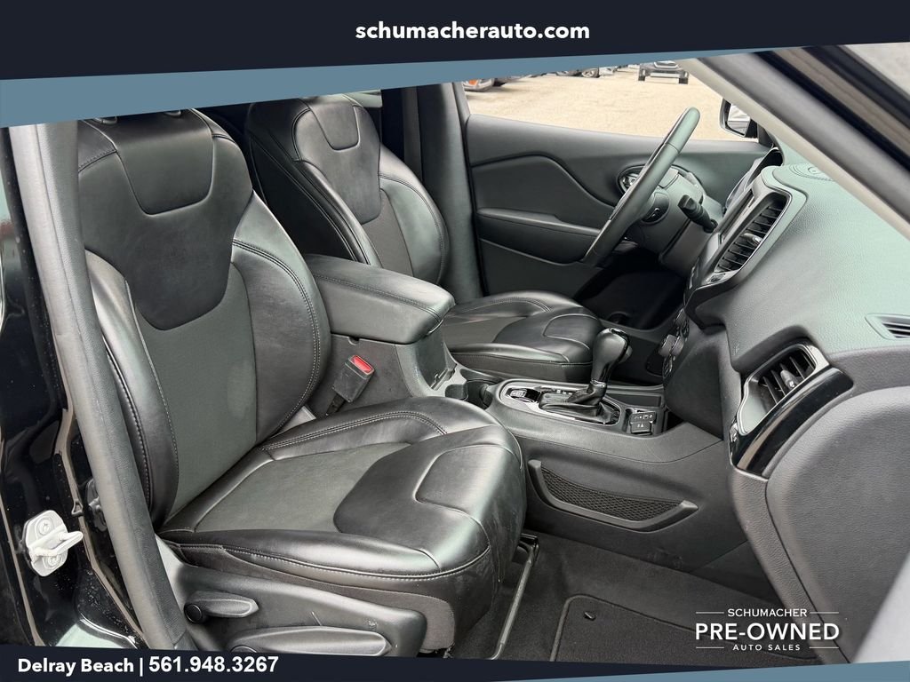 Used 2020 Black Jeep Latitude Plus image 18