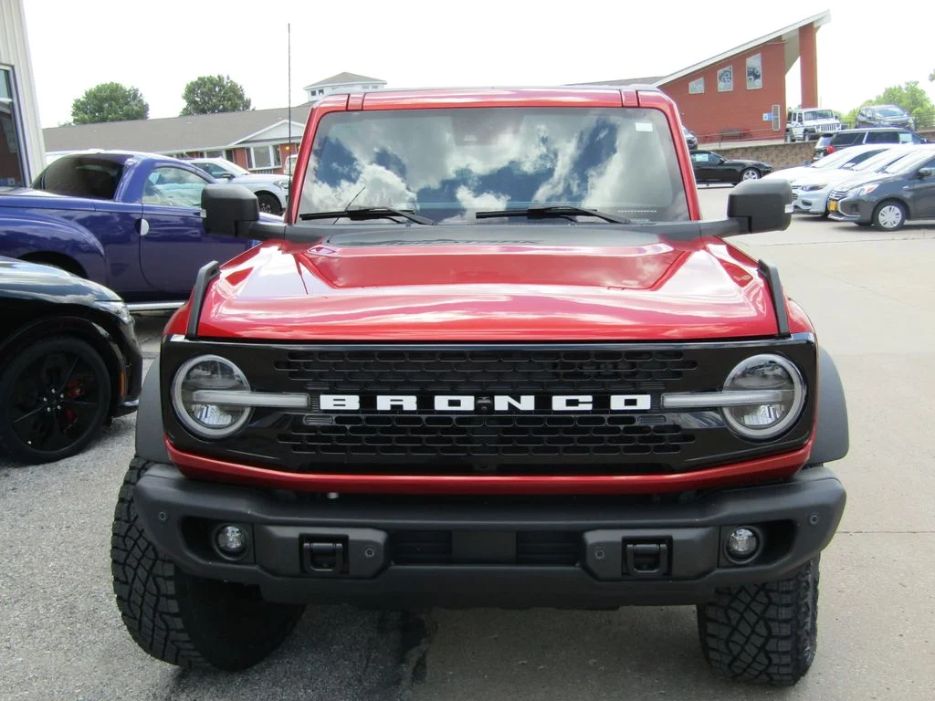 Used 2023 Red Ford Wildtrak image 13