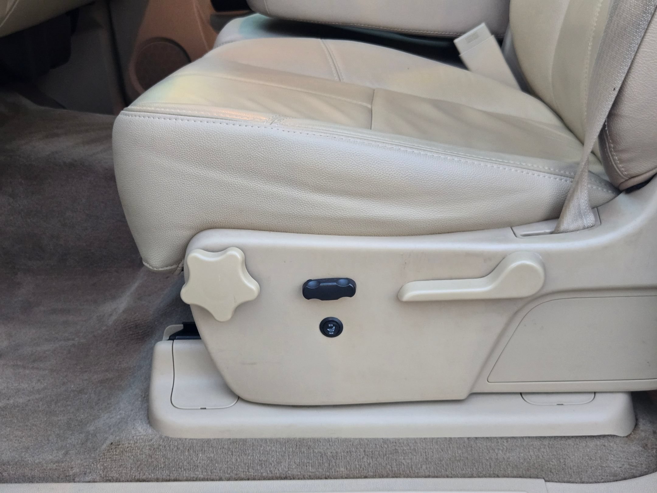 Used 2012 Summit White Chevrolet LT image 23