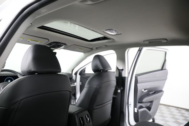 New 2026 White Hyundai SEL Premium image 22