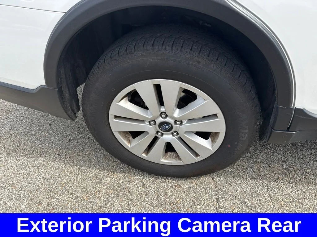 Used 2017 White Subaru 2.5i Premium image 8