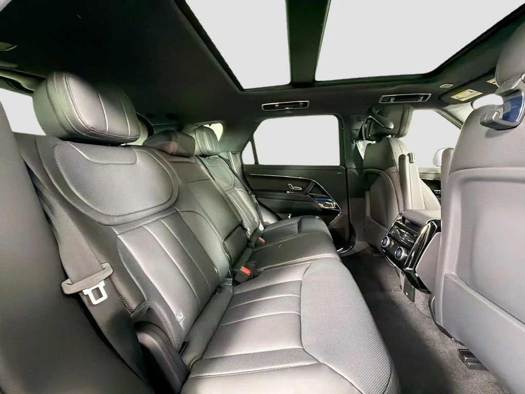 New 2026 Santorini Black Land Rover Dynamic SE image 29
