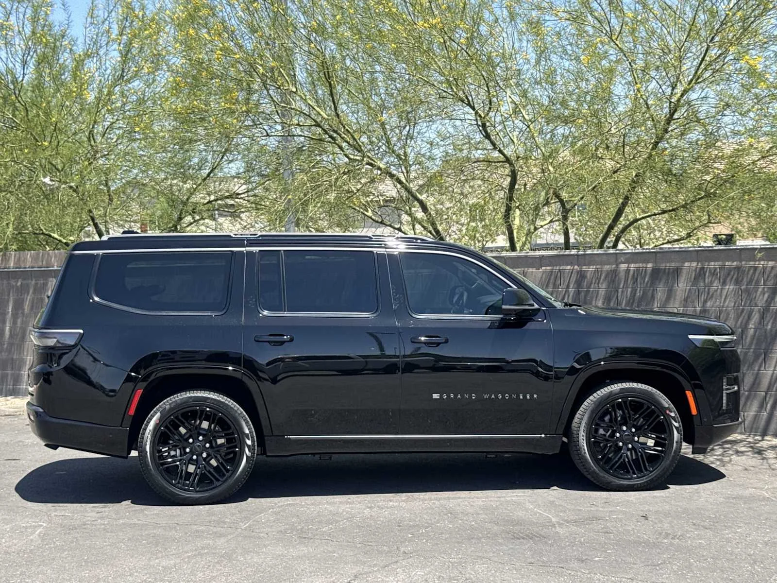 New 2026 High Gloss Black Exterior Paint Jeep Limited Reserve image 9
