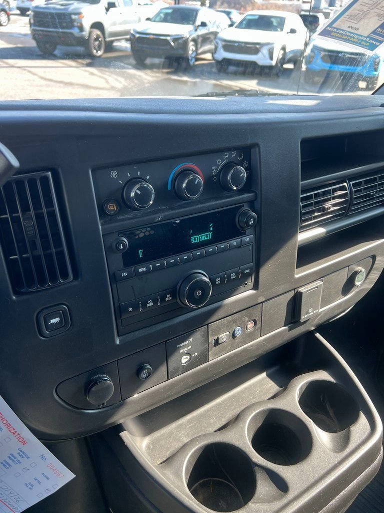 2024 GMC Savana Cargo Work Van - Photo 19
