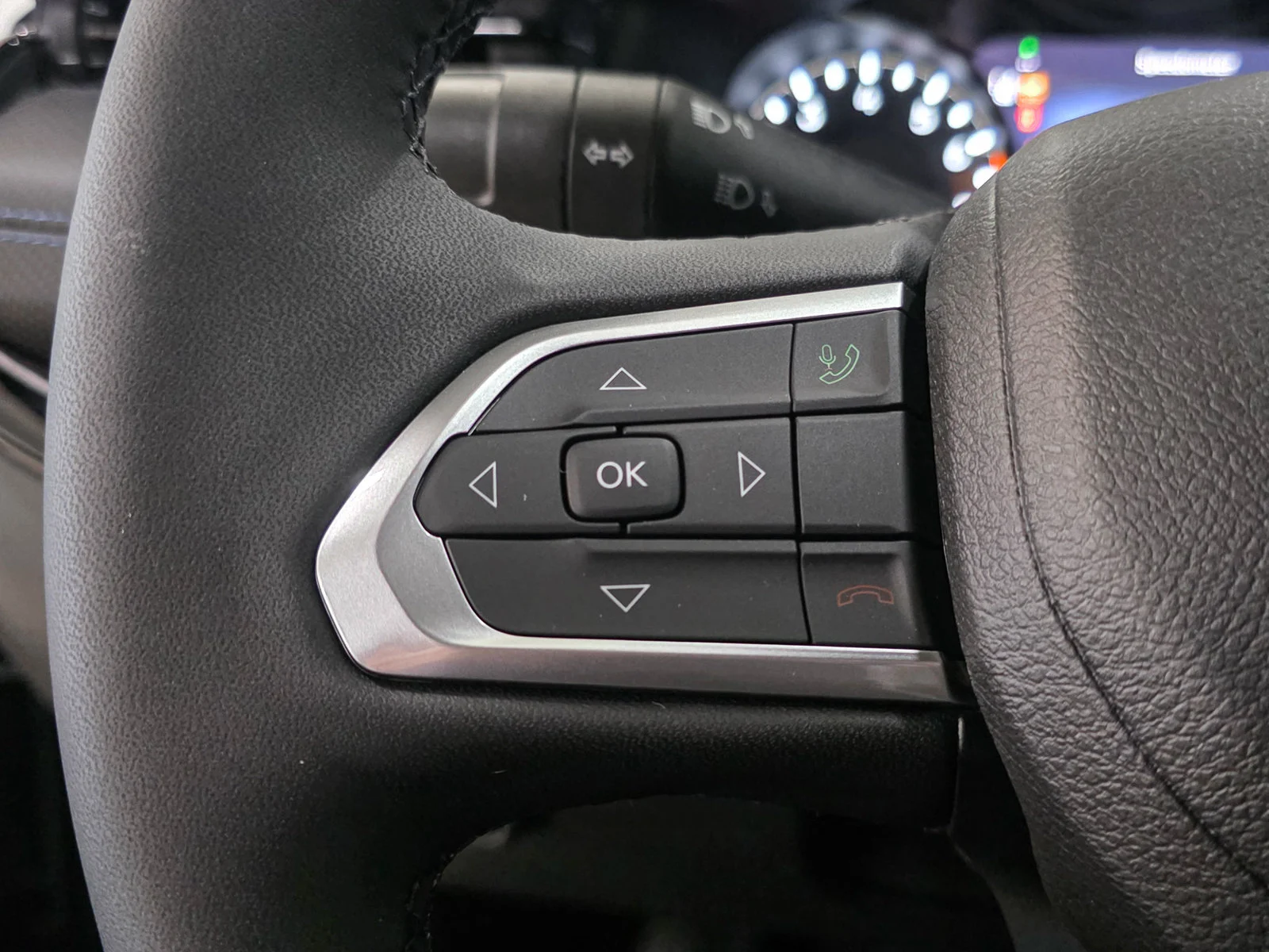 New 2026 Black Jeep Latitude image 33
