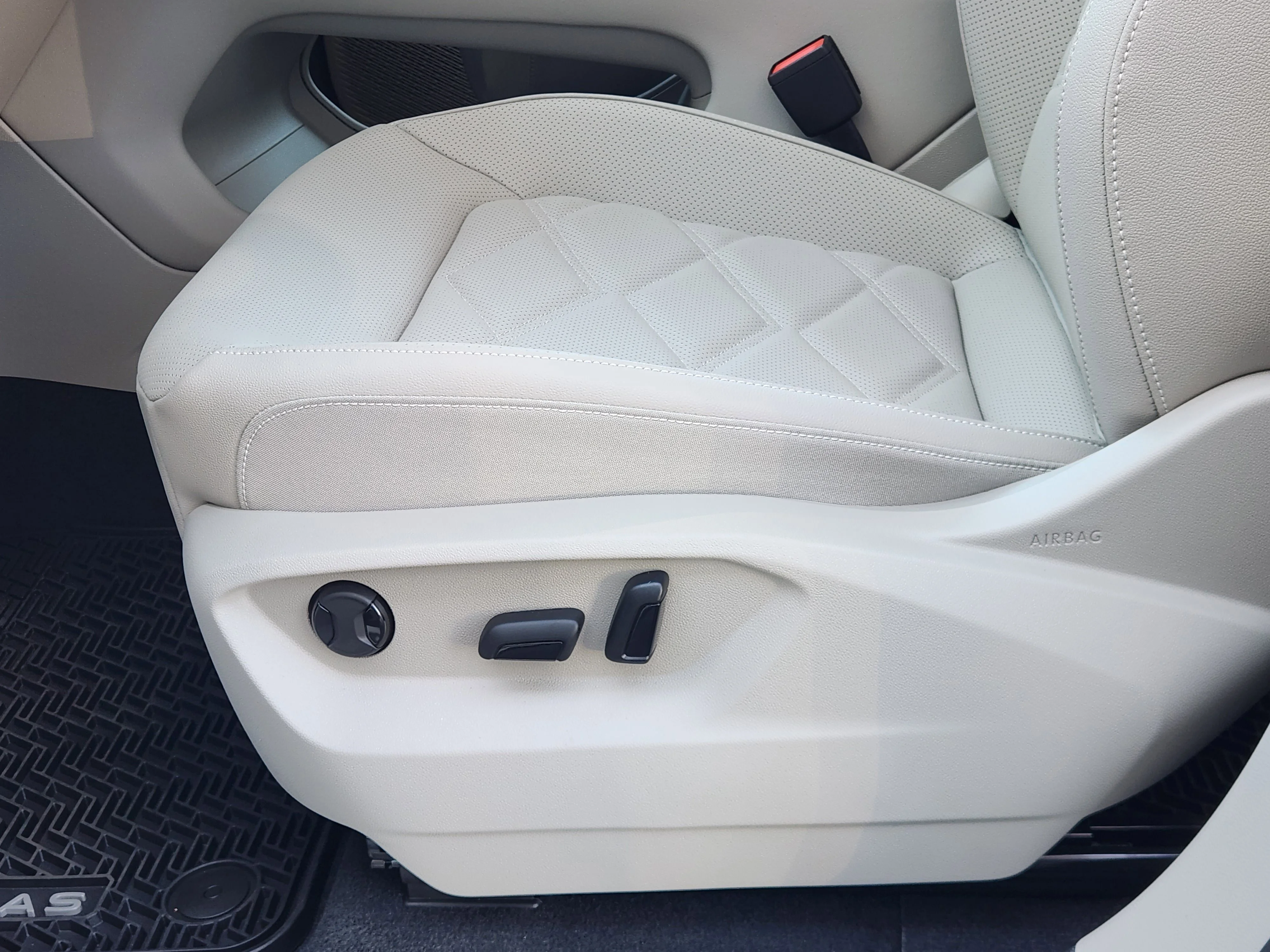 2026 Volkswagen Atlas SE w/Tech - Photo 18