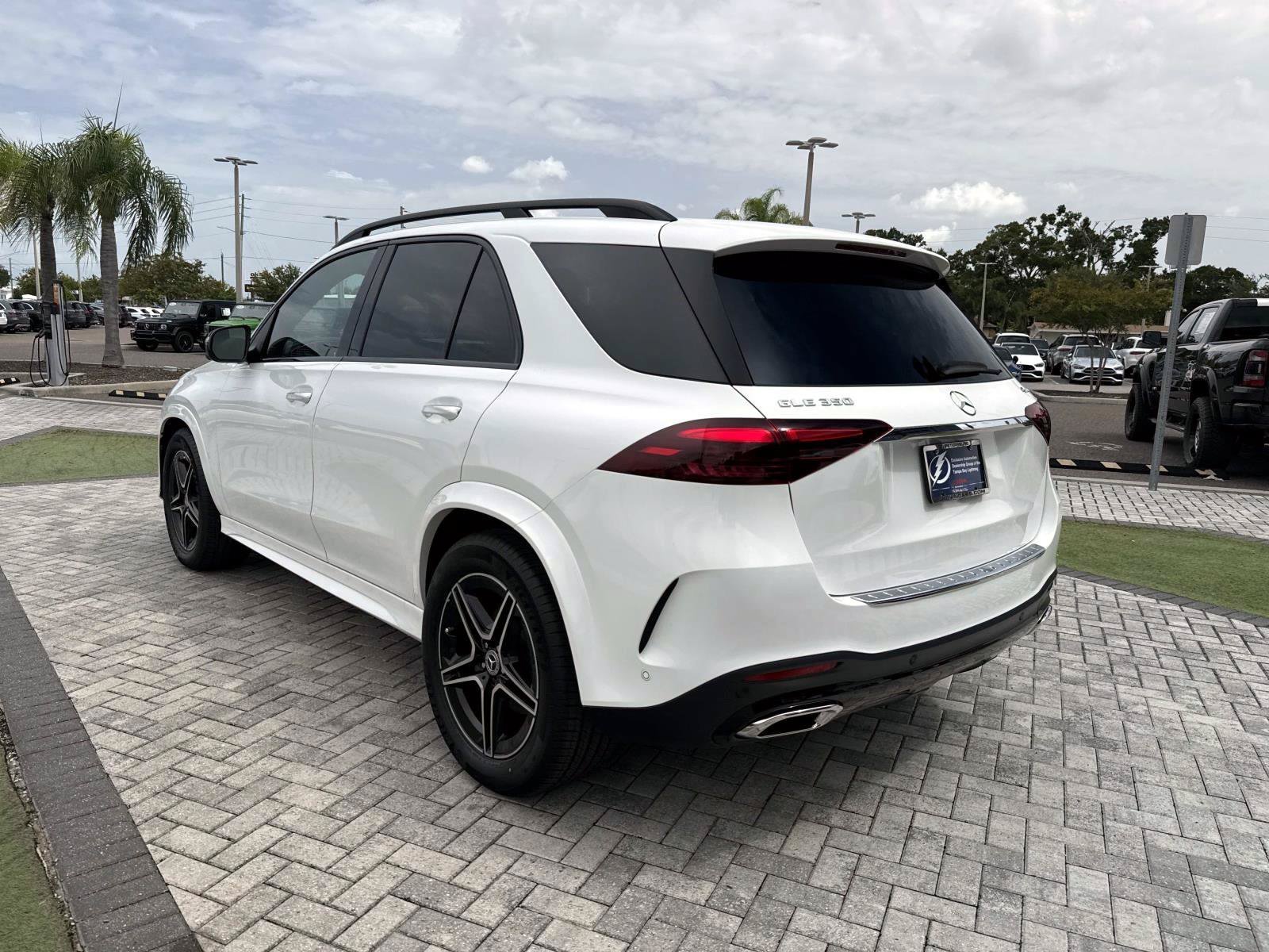 New 2026 Polar White Mercedes-Benz 350 4MATIC® SUV image 4