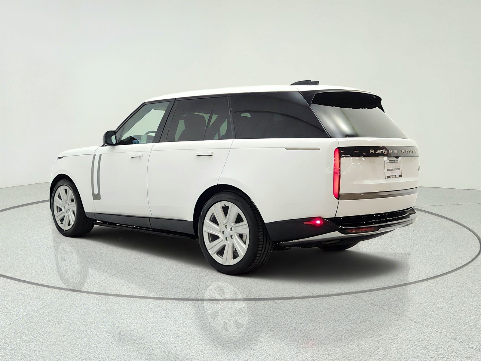 Used 2023 Fuji White Land Rover P400 SE SWB image 7