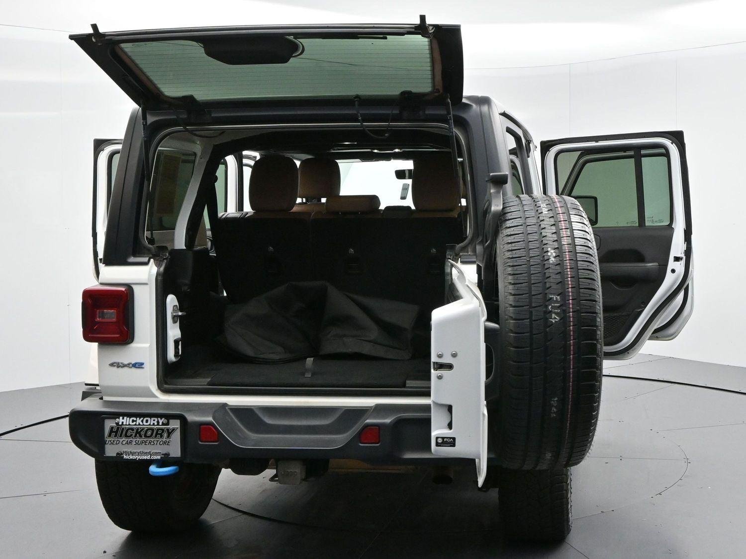 Used 2022 Bright White Clearcoat Jeep Unlimited Sahara image 44