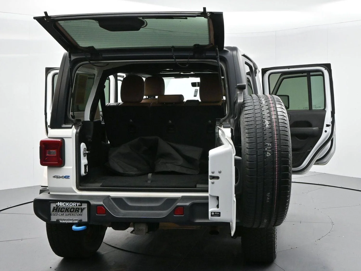 Used 2022 Bright White Clearcoat Jeep Unlimited Sahara image 44