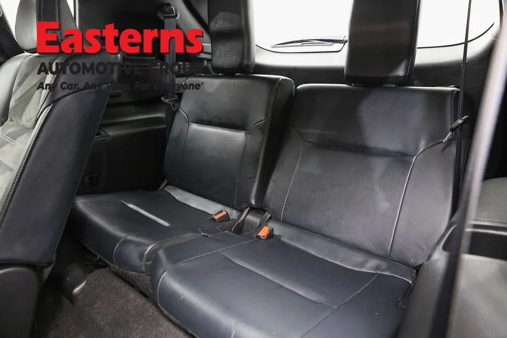 Used 2024 White Mitsubishi SE image 25