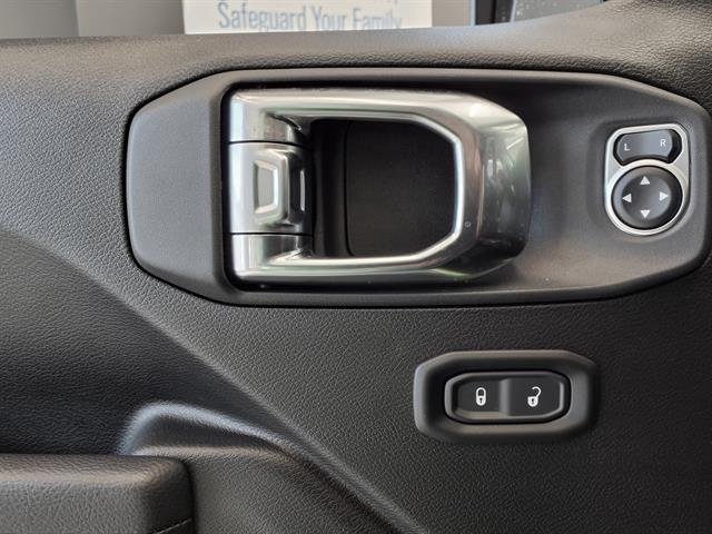 2025 Jeep Wrangler 4-Door Willys - Photo 14