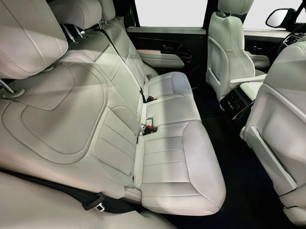 Used 2024 Fuji White Land Rover SE image 28