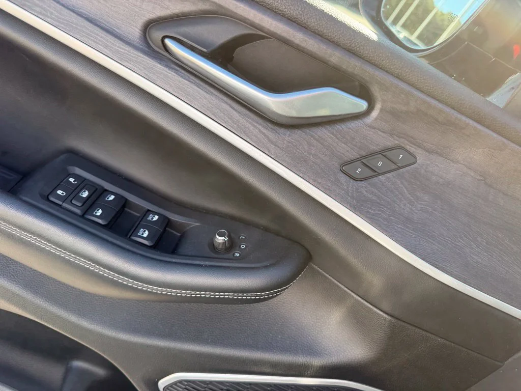 Used 2022 Gray Jeep Limited image 6