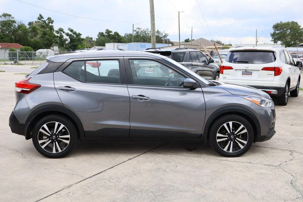 Used 2018 Gray Nissan SV image 10