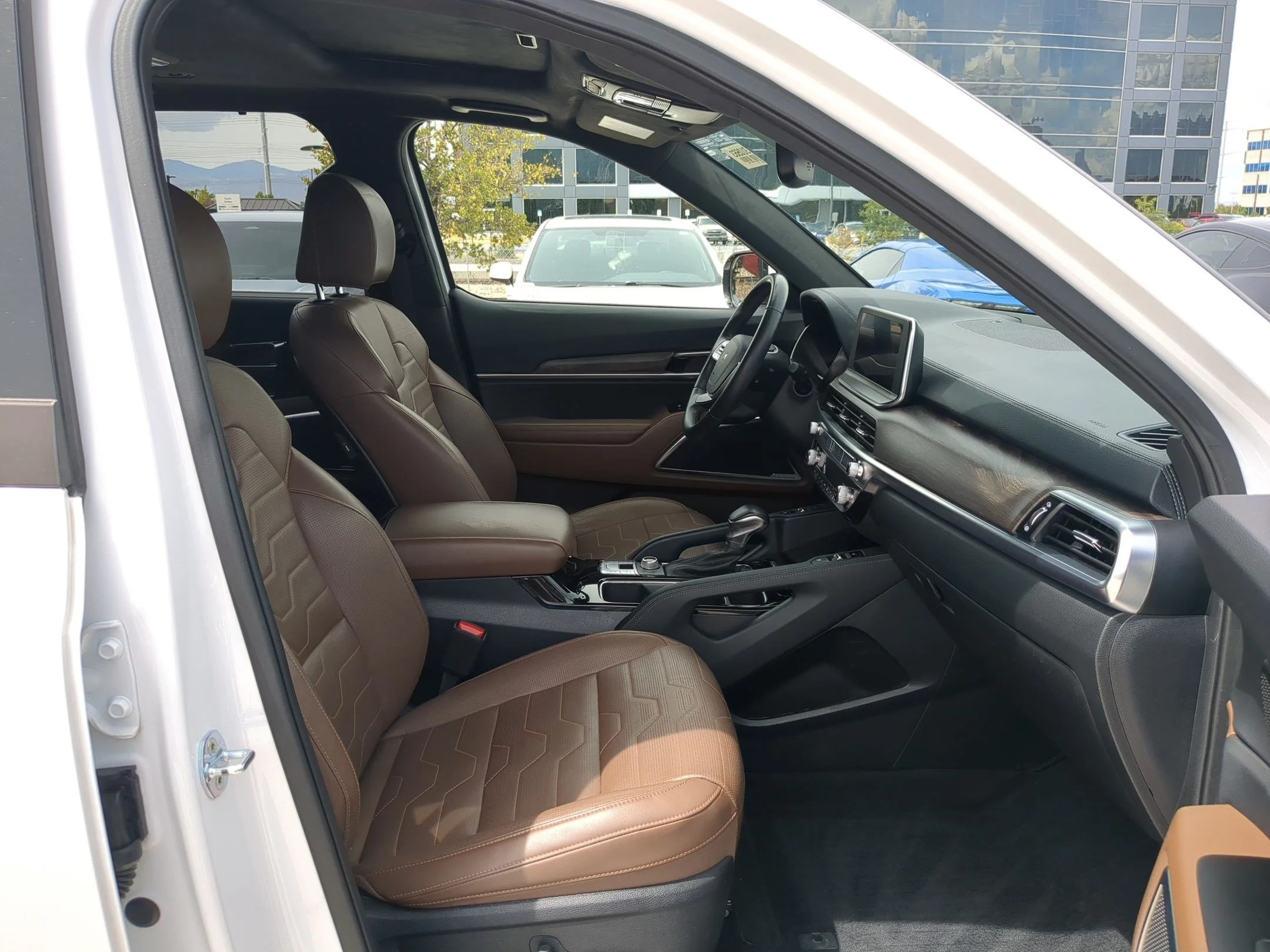 Used 2022 Glacial White Pearl Kia SX image 30