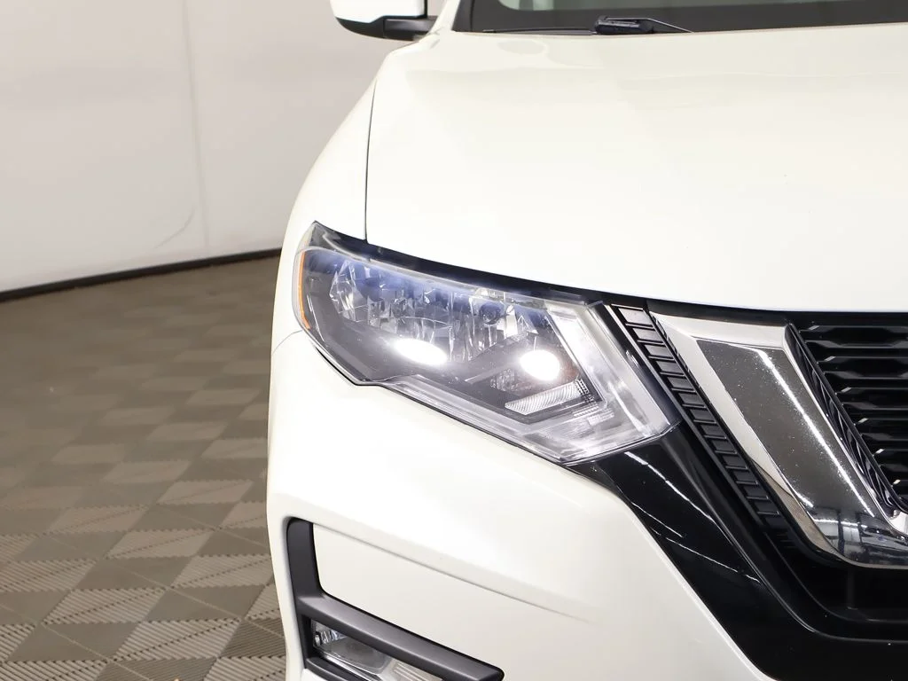 Used 2017 White Nissan SV image 10