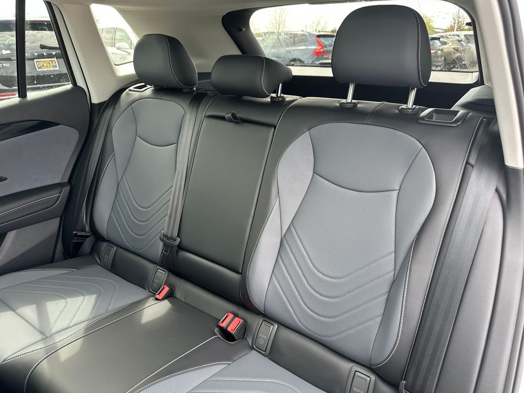 New 2026 White/off-white Volkswagen 2.0T SE image 12