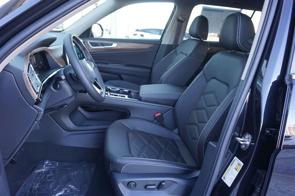 New 2026 Black Volkswagen 2.0T SE w/Technology image 9