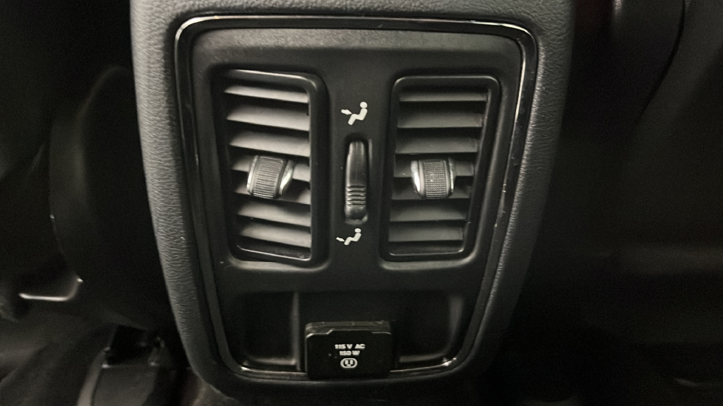 Used 2019 White/off-white Jeep Altitude image 34